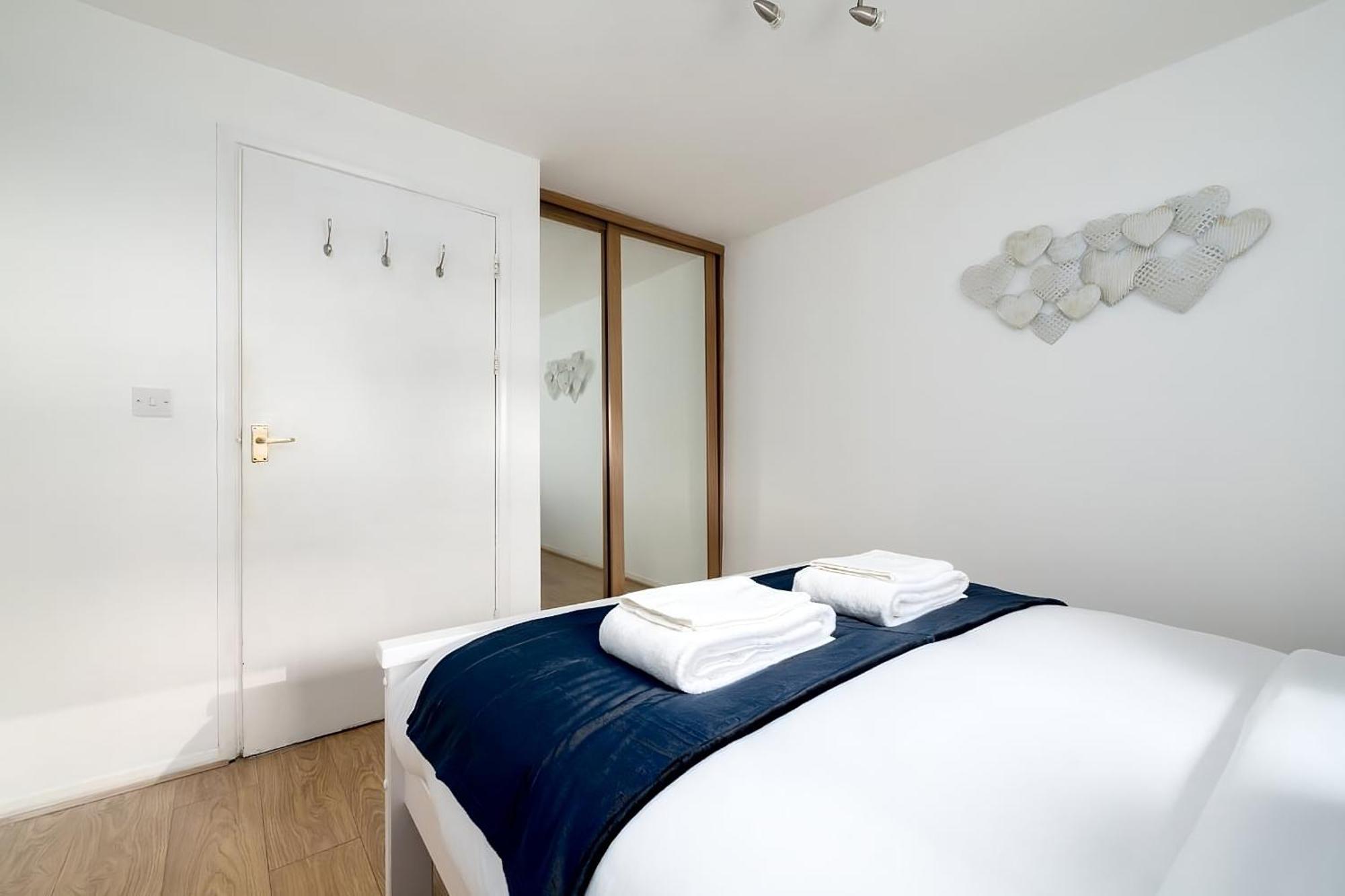 Luxury Two Bedroom River View In Canary Wharf * Londres